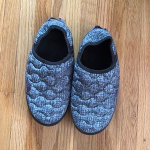 North face slippers w6